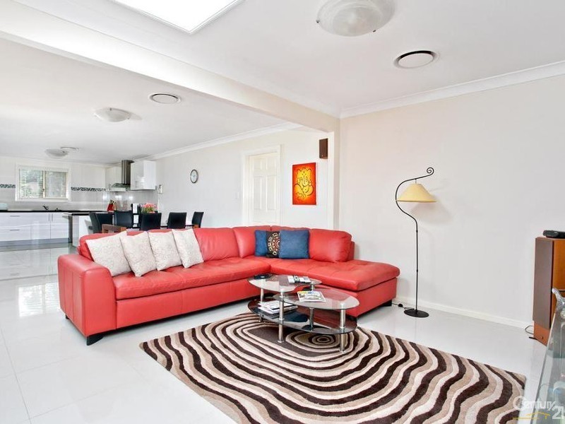 8 Ridgeway Crescent, Quakers Hill NSW 2763