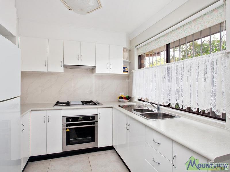 41 FOXWOOD AVENUE, Quakers Hill NSW 2763