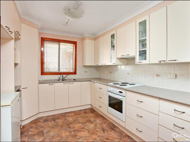 16 Kolodong Drive, Quakers Hill NSW 2763