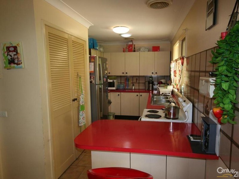 8 Bombala Crescent, Quakers Hill NSW 2763