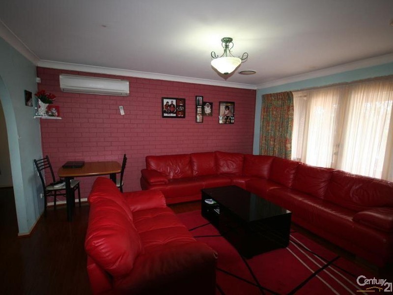 8 Bombala Crescent, Quakers Hill NSW 2763