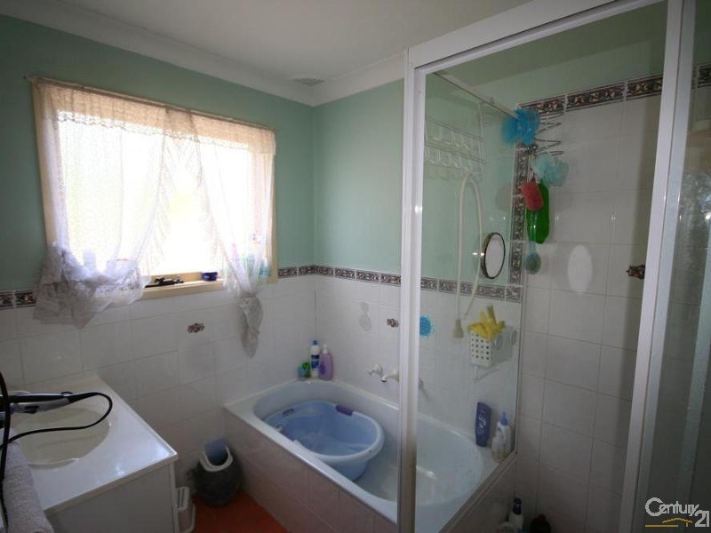 8 Bombala Crescent, Quakers Hill NSW 2763