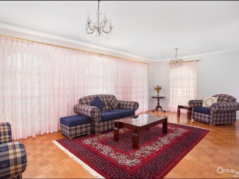 35 Goddard Crescent, Quakers Hill NSW 2763