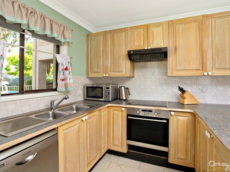 6 Caira Place, Quakers Hill NSW 2763