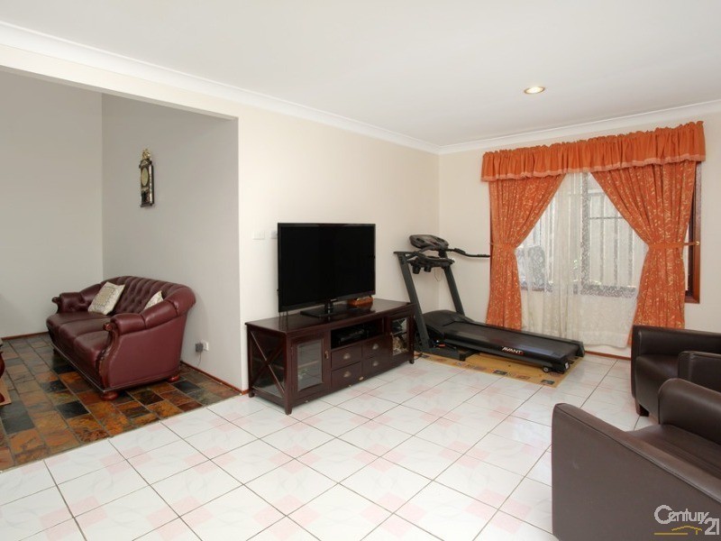 19 Penn Crescent, Quakers Hill NSW 2763