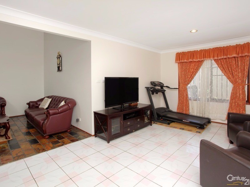 19 Penn Crescent, Quakers Hill NSW 2763