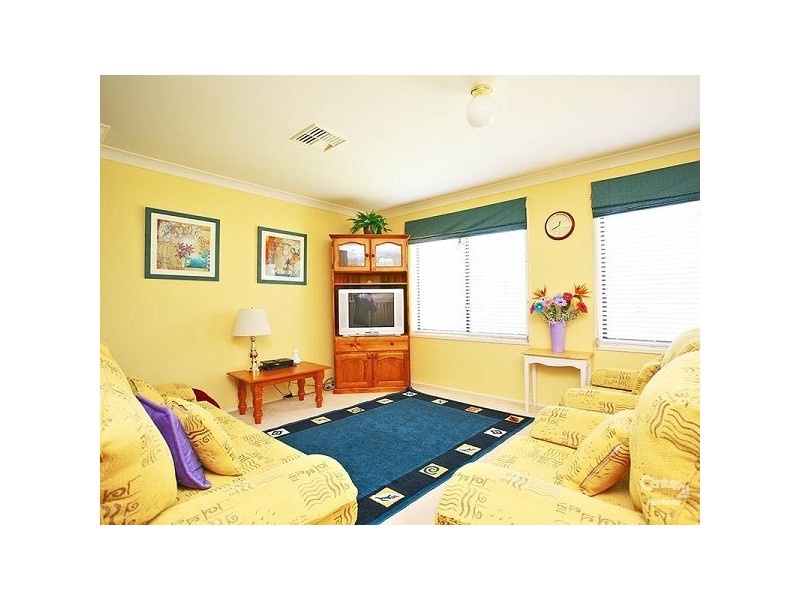 8 Paramount Crescent, Kellyville NSW 2155