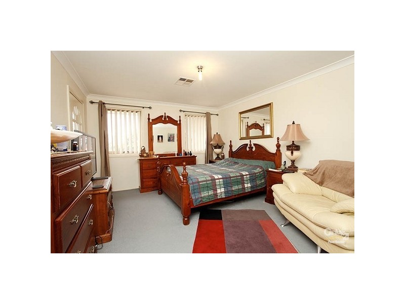 40 Broadleaf Cres, Beaumont Hills NSW 2155