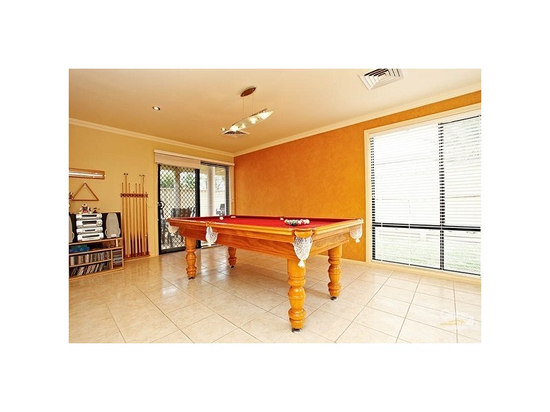 25 Sarah Jane Avenue, Beaumont Hills NSW 2155