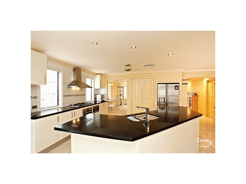 25 Sarah Jane Avenue, Beaumont Hills NSW 2155