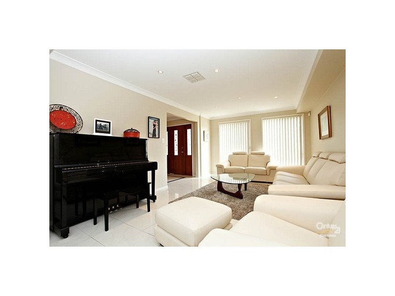 5 John Warren Ave, Glenwood NSW 2768