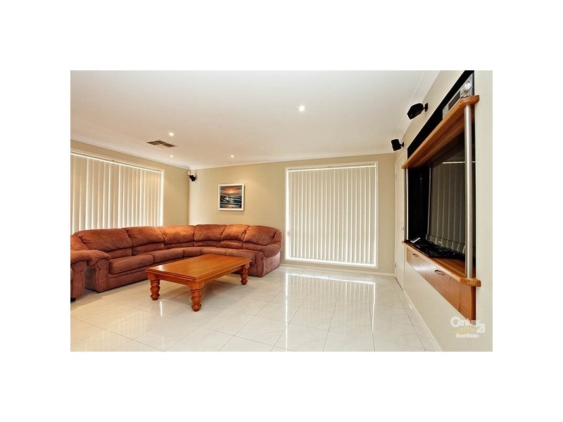 5 John Warren Ave, Glenwood NSW 2768