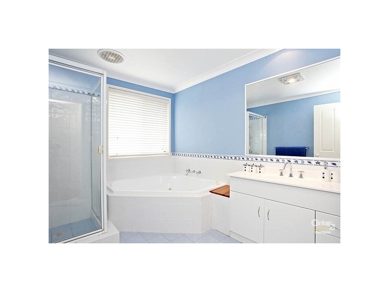 5 John Warren Ave, Glenwood NSW 2768