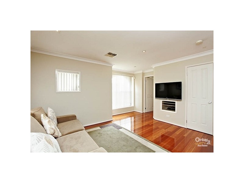 5 John Warren Ave, Glenwood NSW 2768