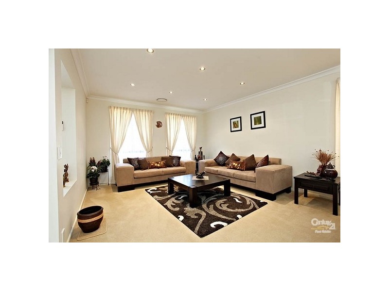 8 Sovereign Ave, Kellyville Ridge NSW 2155