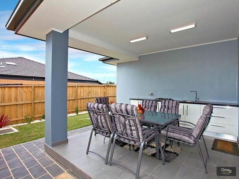 19  Caddies Boulevarde, Rouse Hill NSW 2155