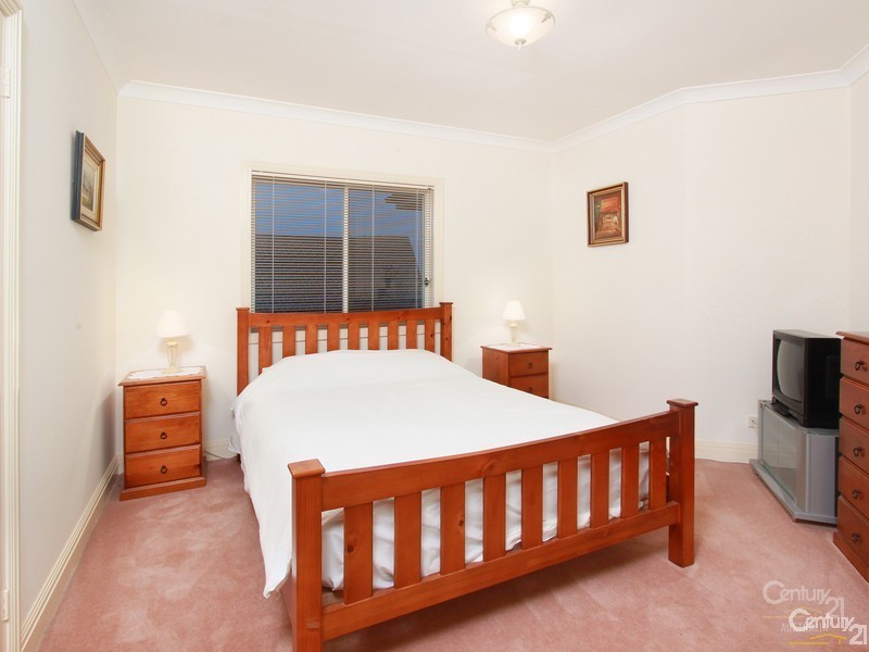 19 Broadleaf Crescent, Beaumont Hills NSW 2155