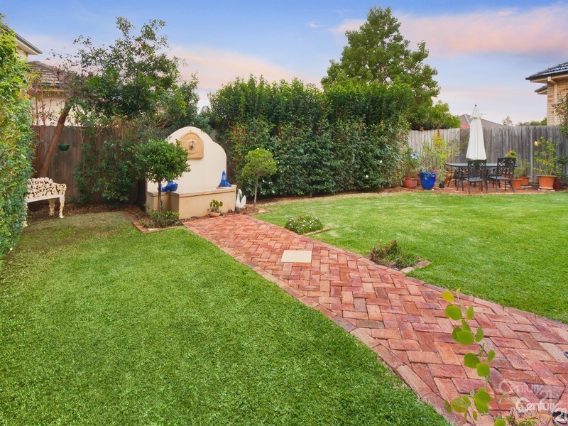 19 Broadleaf Crescent, Beaumont Hills NSW 2155