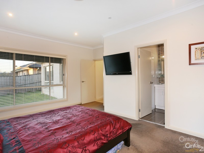 17 Pebble Crescent, The Ponds NSW 2769
