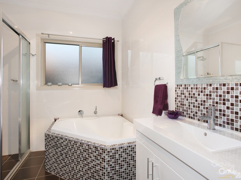 17 Pebble Crescent, The Ponds NSW 2769