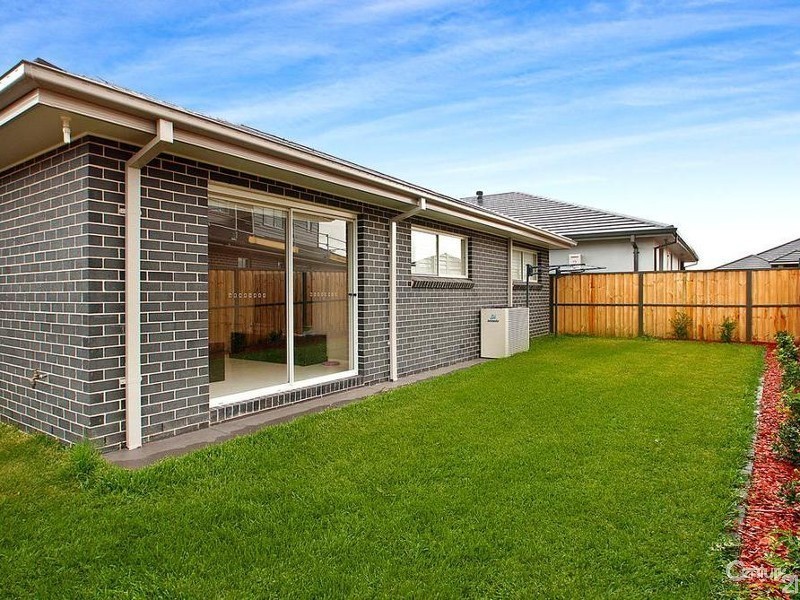 82 Riverbank Drive, The Ponds NSW 2769