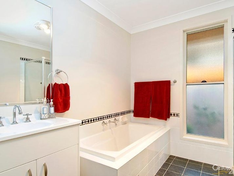 4 Rosebrook Avenue, The Ponds NSW 2769