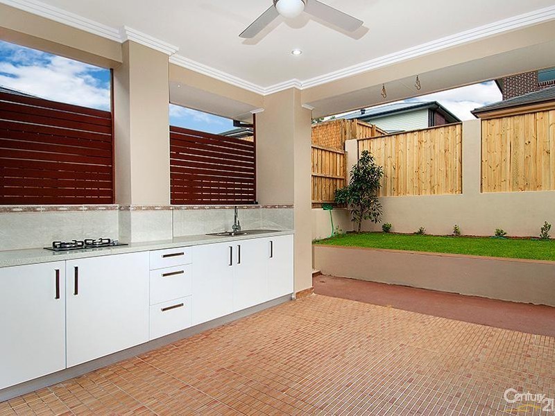 18 Carmargue Street, Beaumont Hills NSW 2155