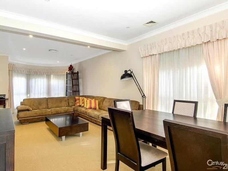 24 Fernleaf Crescent, Beaumont Hills NSW 2155