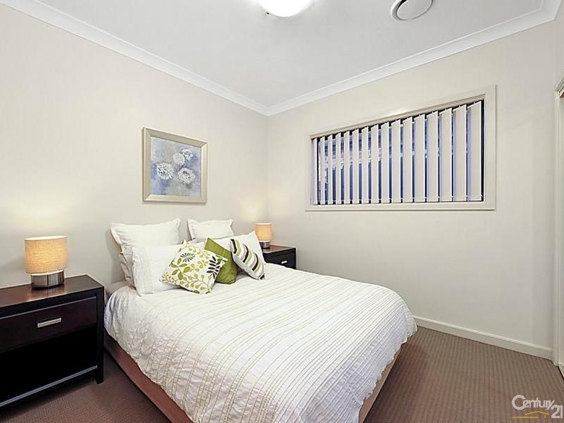 33 Mallard Drive, The Ponds NSW 2769