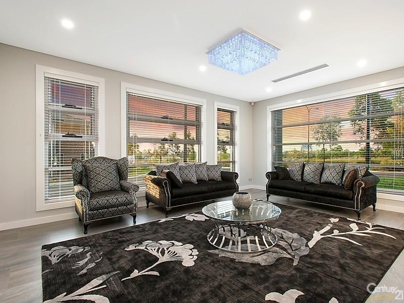 15 Lyrebird Crescent, The Ponds NSW 2769