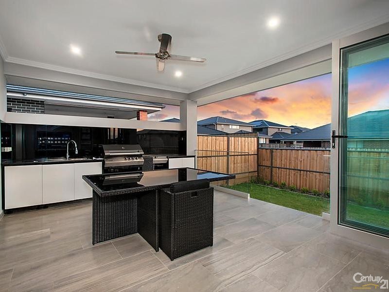 15 Lyrebird Crescent, The Ponds NSW 2769