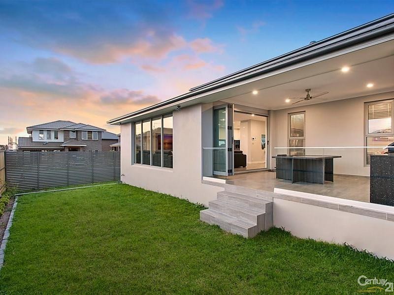 15 Lyrebird Crescent, The Ponds NSW 2769