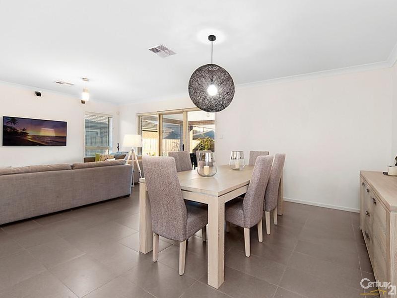 35 Coobowie Drive, The Ponds NSW 2769