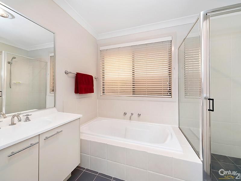 10 Oldbury Street, Stanhope Gardens NSW 2768