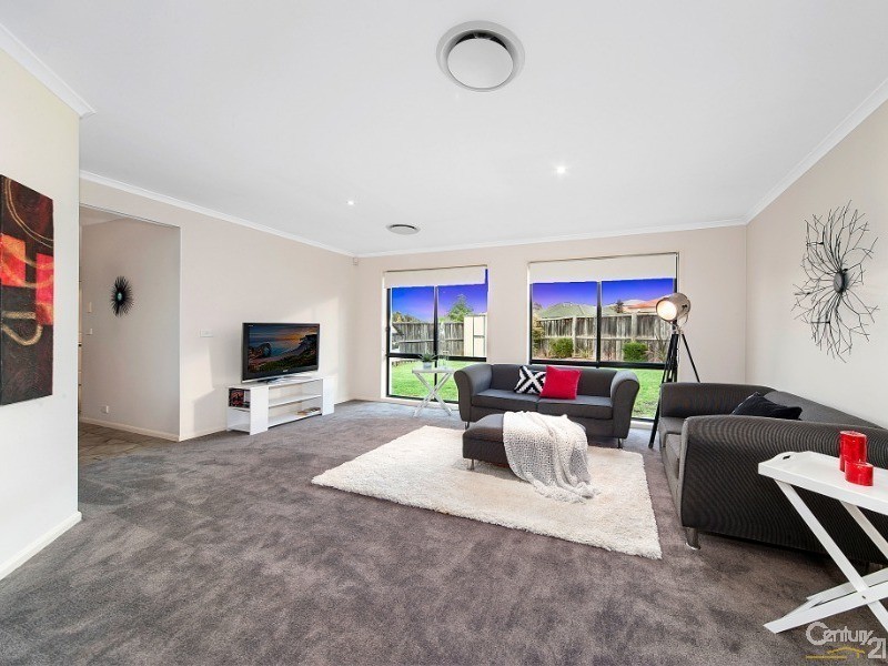 98 Phoenix Avenue, Stanhope Gardens NSW 2768