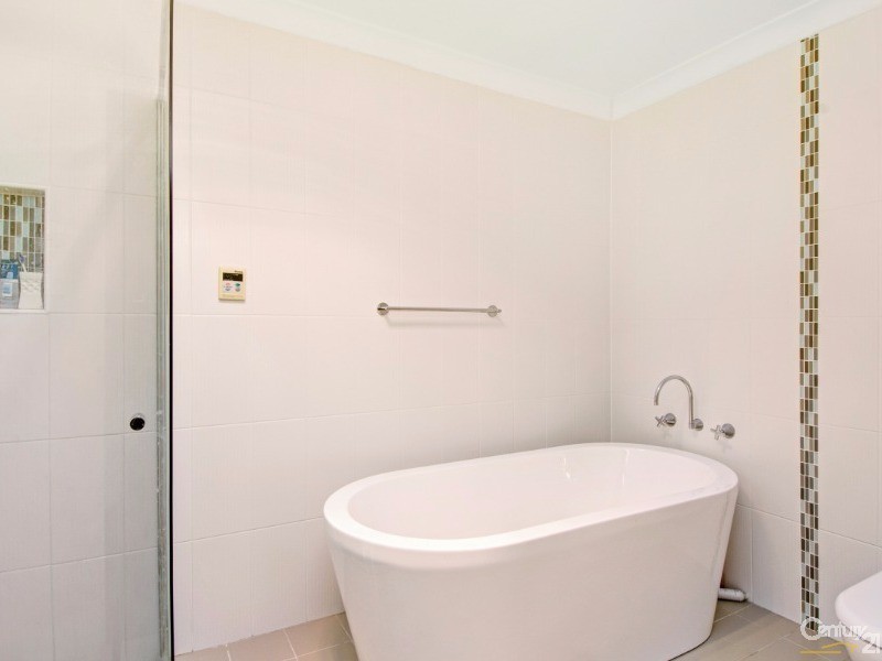 8 Hopkins Circuit, Rouse Hill NSW 2155