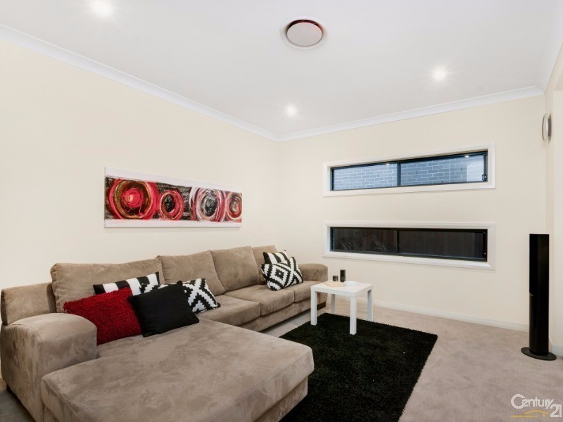 9 Greenview Parade, The Ponds NSW 2769
