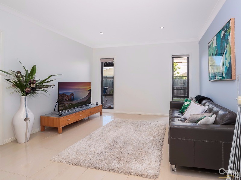 18 Waterfall Boulevard, The Ponds NSW 2769