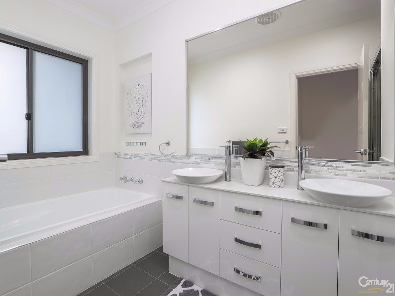 18 Waterfall Boulevard, The Ponds NSW 2769