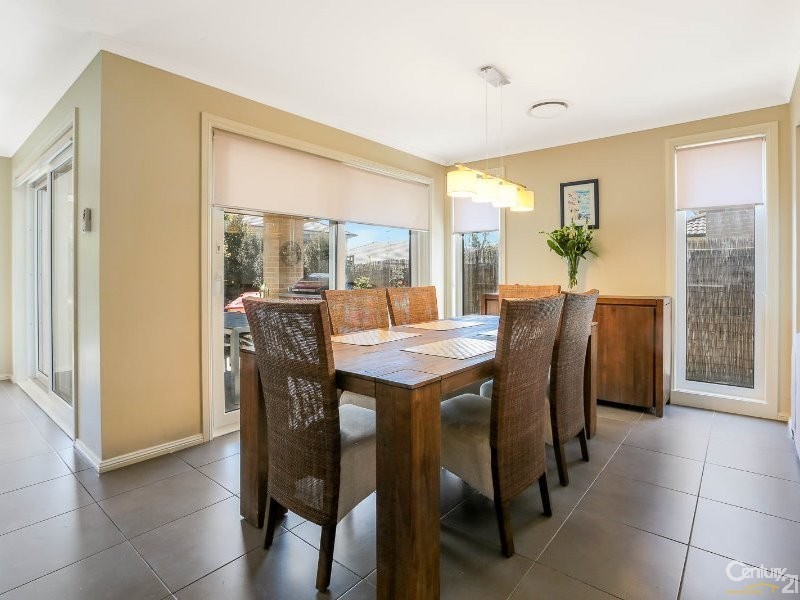 19 Pebble Crescent, The Ponds NSW 2769