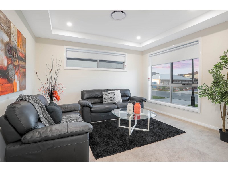 32 Beauchamp Drive, The Ponds NSW 2769