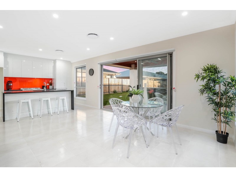 32 Beauchamp Drive, The Ponds NSW 2769