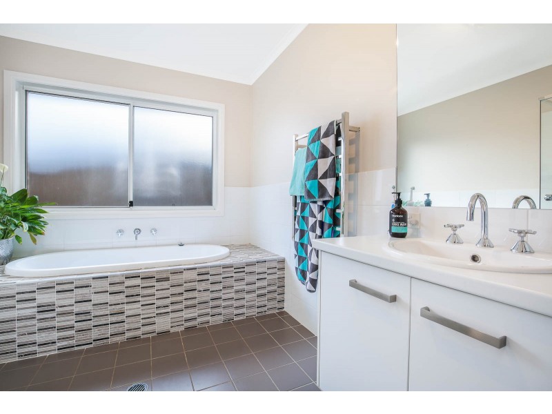 13 Rainbow Court, Kellyville Ridge NSW 2155