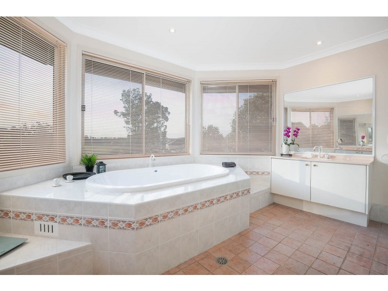 12 Brampton Drive, Beaumont Hills NSW 2155