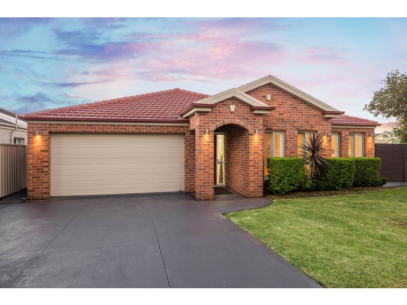 16 Honeyeater Crescent, Beaumont Hills NSW 2155