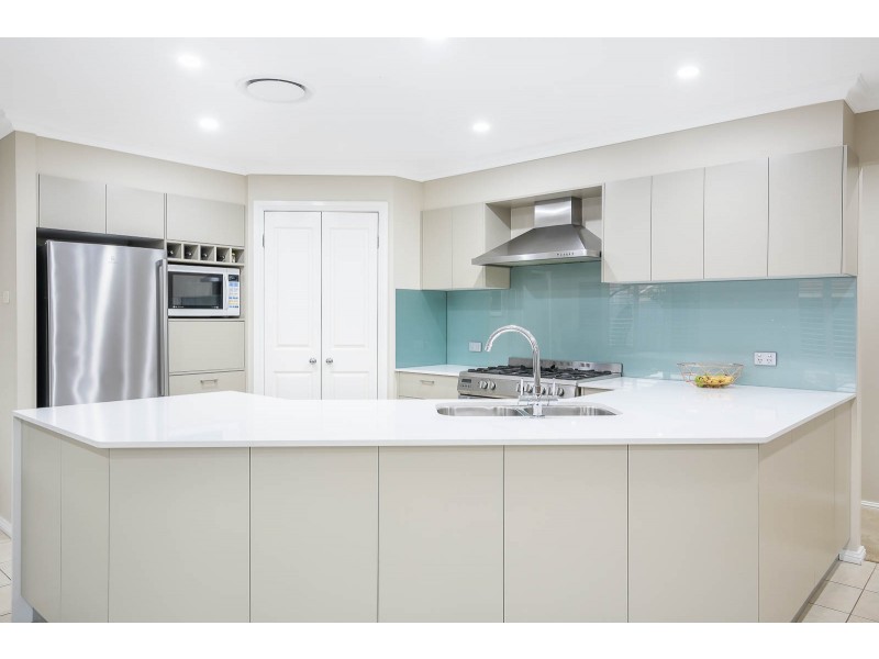 16 Honeyeater Crescent, Beaumont Hills NSW 2155