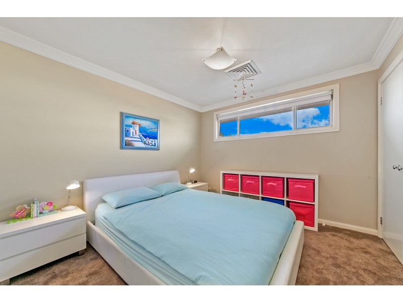 33 Honeyeater Crescent, Beaumont Hills NSW 2155
