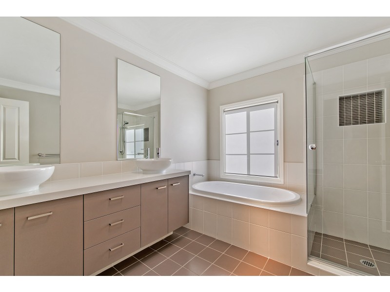 33 Honeyeater Crescent, Beaumont Hills NSW 2155