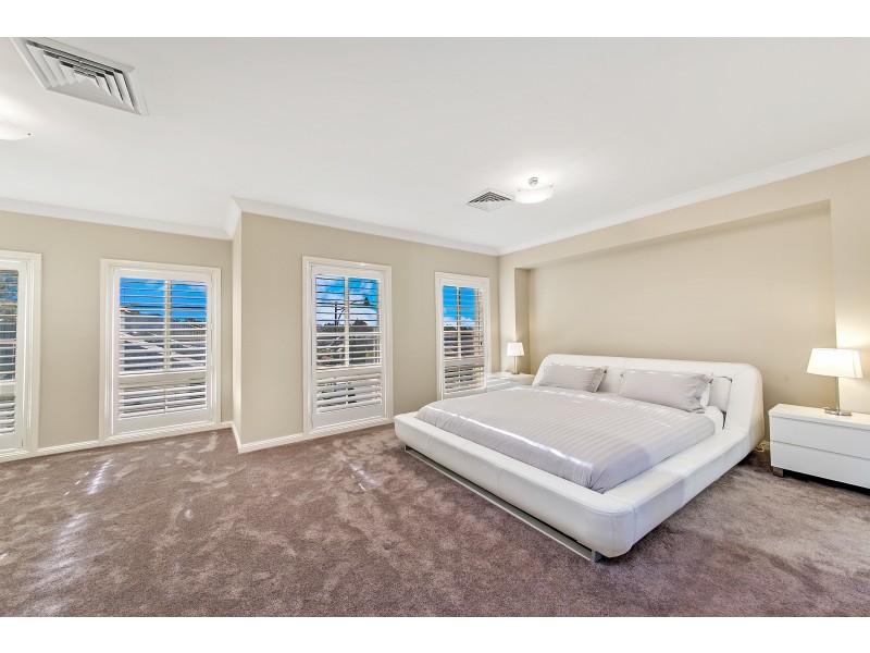 33 Honeyeater Crescent, Beaumont Hills NSW 2155