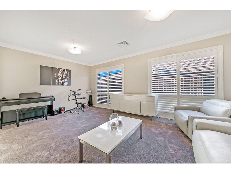 33 Honeyeater Crescent, Beaumont Hills NSW 2155